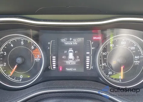 2019 Jeep Cherokee Latitude 4X4 z USA, uszkodzony, nr VIN 1C4PJMCB8KD139241